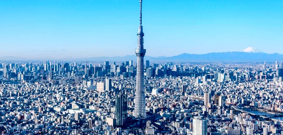 Cuba skywalk berpusing di Tokyo Skytree